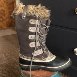 Sorely Joan of Artic boots
